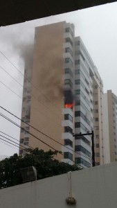 Incêndio começou  em apartamento do sexto andar