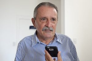 Machado não diz com qual amigo conversou