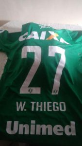 William Thiego mandou a camisa de presente para Ari há duas semanas.