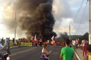 Bloqueio na ponte do Marcos Freire