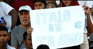 Ítalo, atacante do Confiança, quer a torcida no jogo contra o Boca Júnior, amanhã