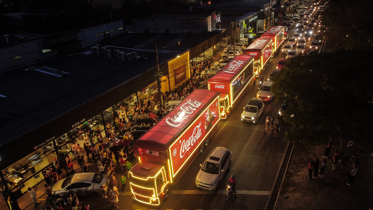Caminhões iluminados da Caravana de Natal da Coca-Cola chegam em Sergipe  nesta quarta, dia 23 - Só Sergipe