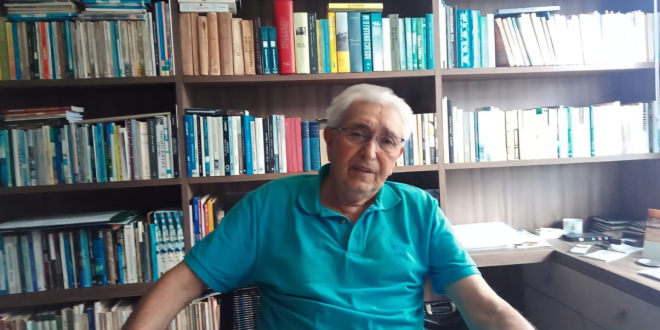 Professor Josué Mello