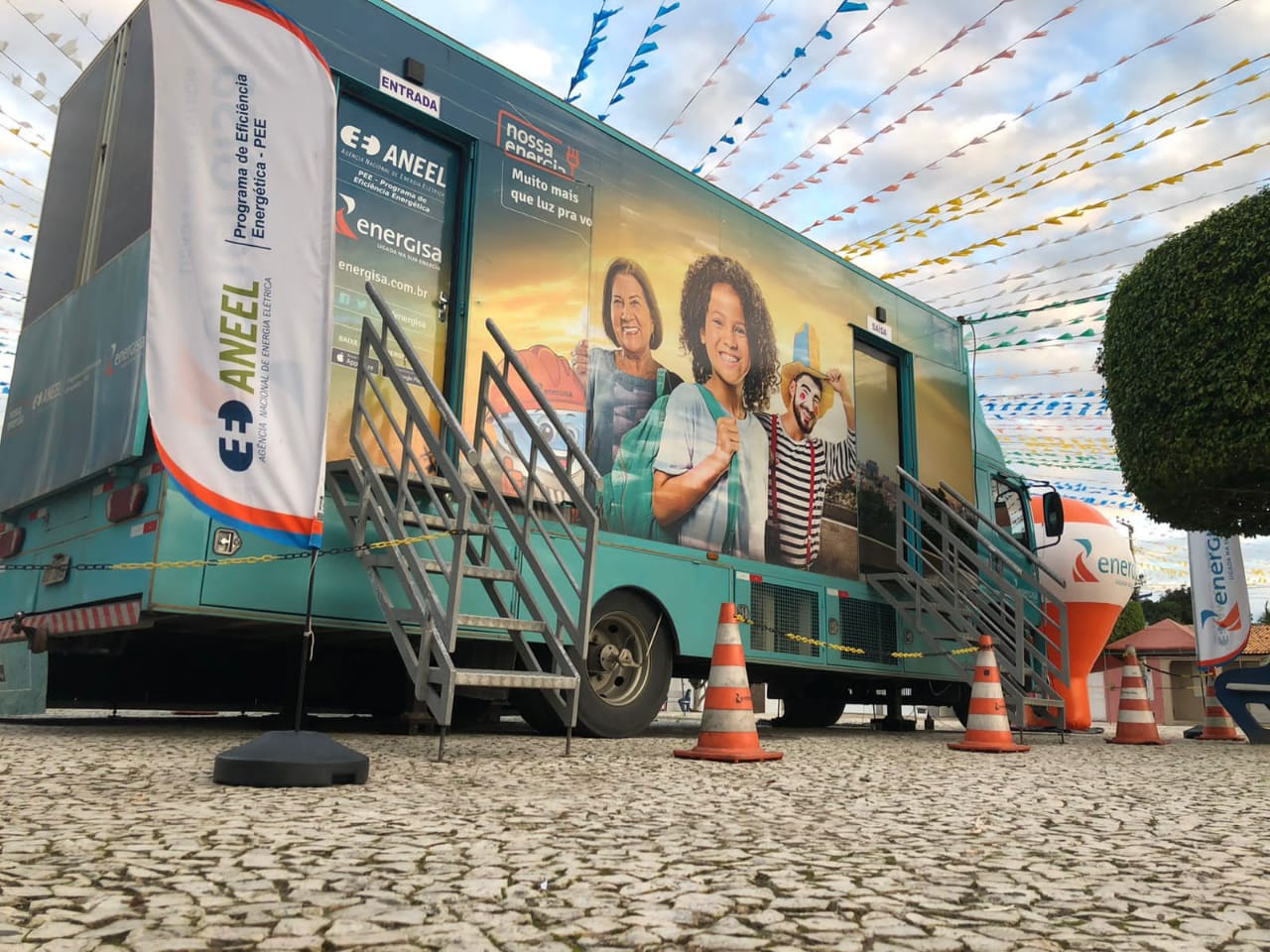 Caminhão interativo da Energisa visita municípios sergipanos