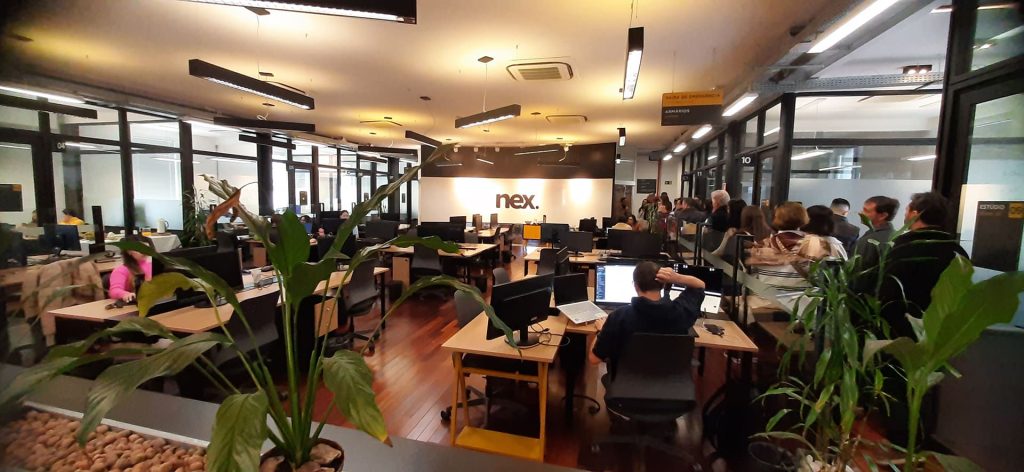 A visita ao Nex Coworking Batel foi coordenada pela gentil Valéria