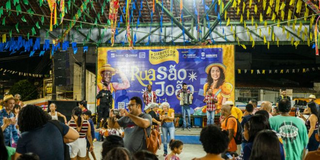 A tradicional festa na rua São João