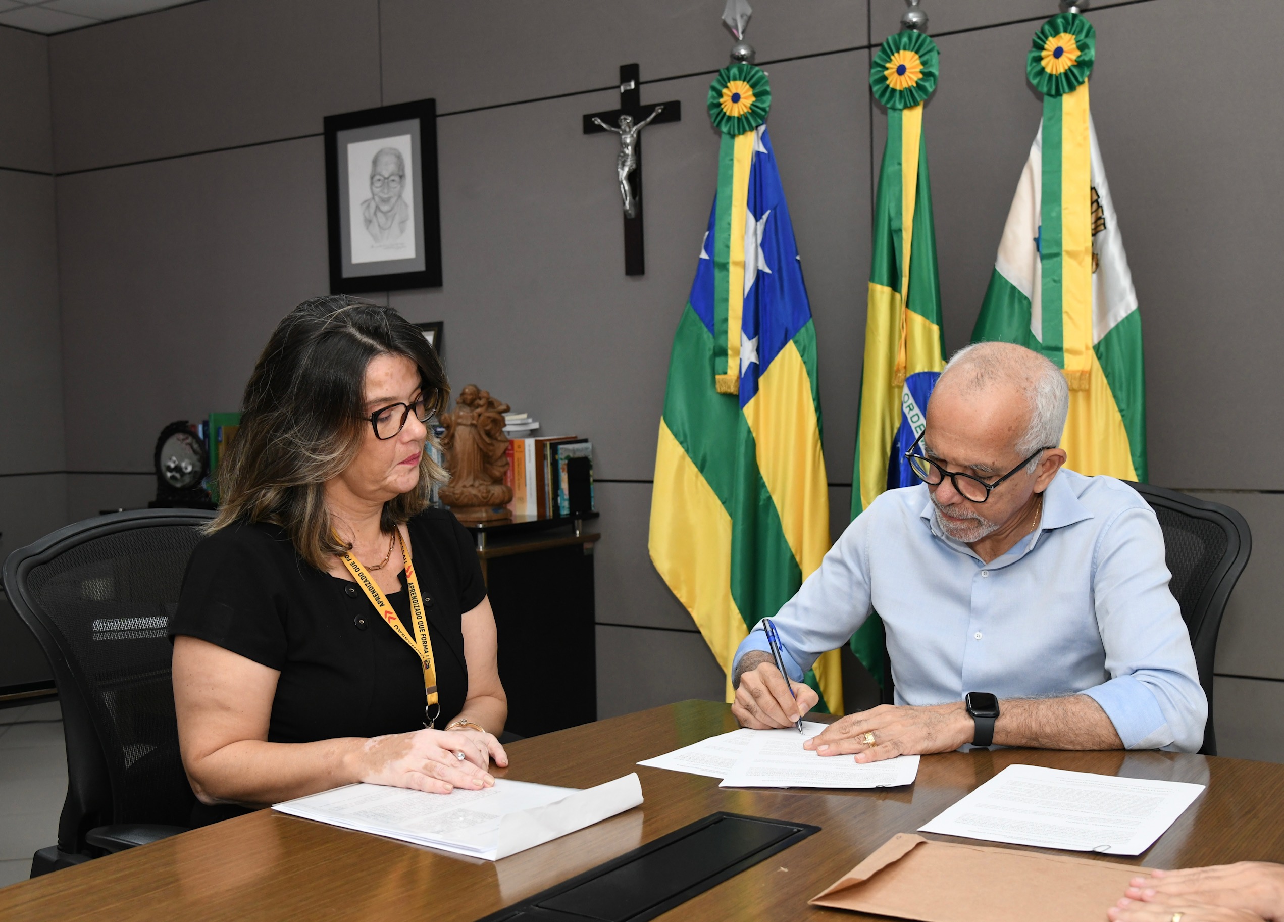 Prefeito Edvaldo assina termo de adesão para abertura de novo curso de medicina em Aracaju