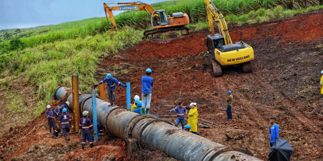 Adutora, em Capela, sendo reparada
