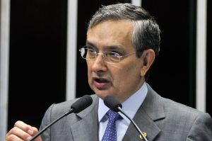 ex-senador Eduardo Amorim