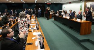 CCJ aprova admissibilidade de propostas que acabam com escala 6×1
