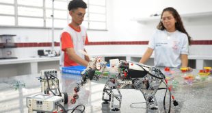 estudantes robótica