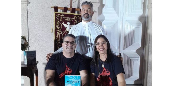 Escritores Claudefranklin e Patrícia Monteiro, com o padre Josimar Araújo