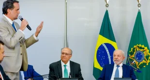 Lula assina MP e zera “taxa das blusinhas”