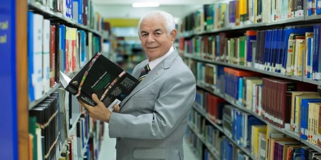 Professor Jouberto Uchoa