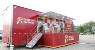 Carreta BNB leva crédito a produtores e empresários na Expo Glória